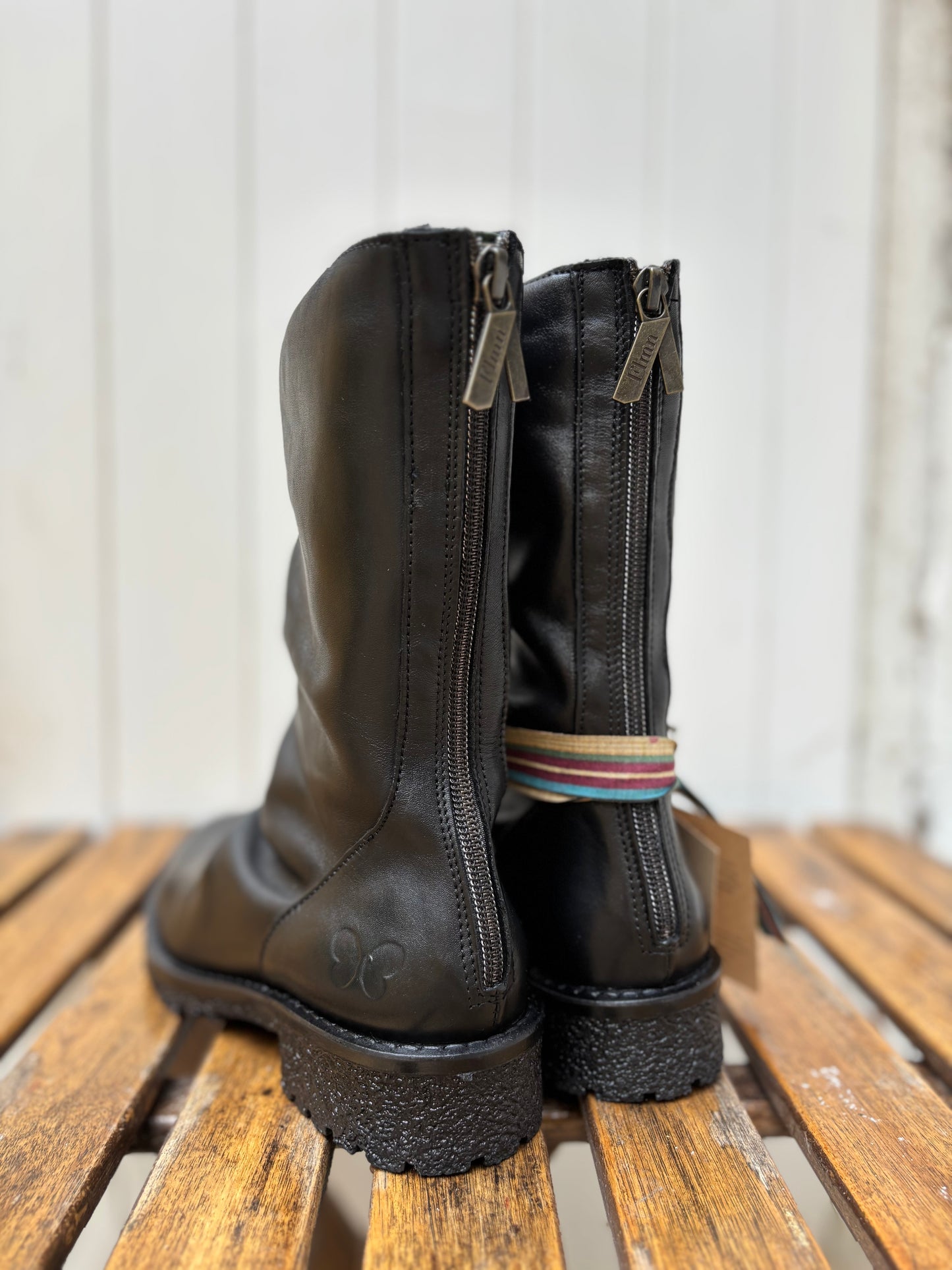 D609 BLACK