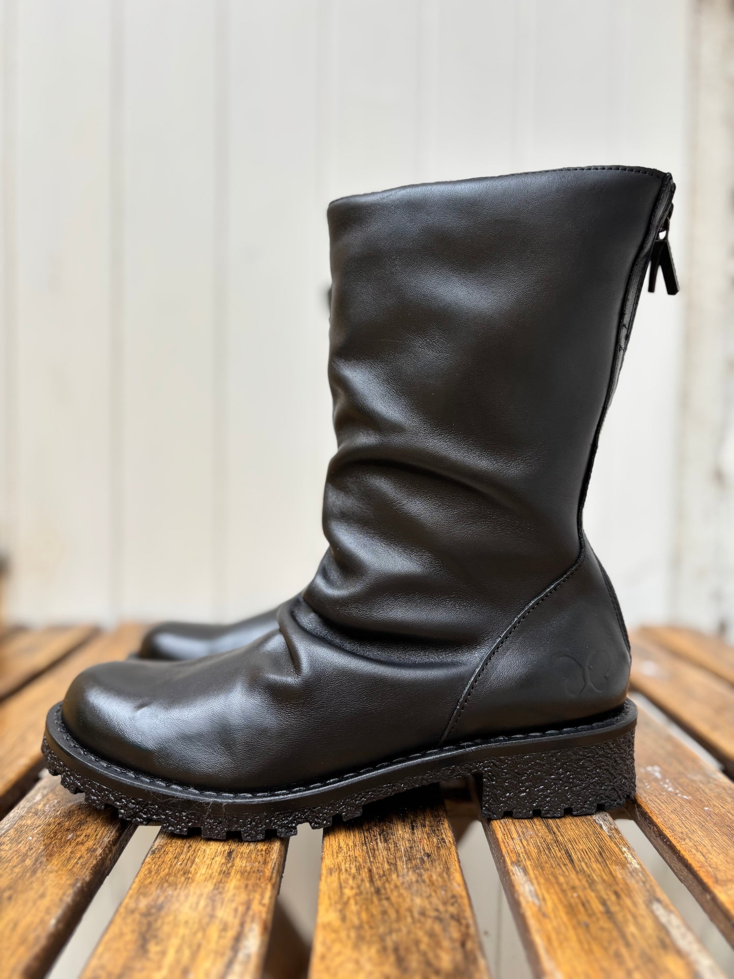 D609 BLACK