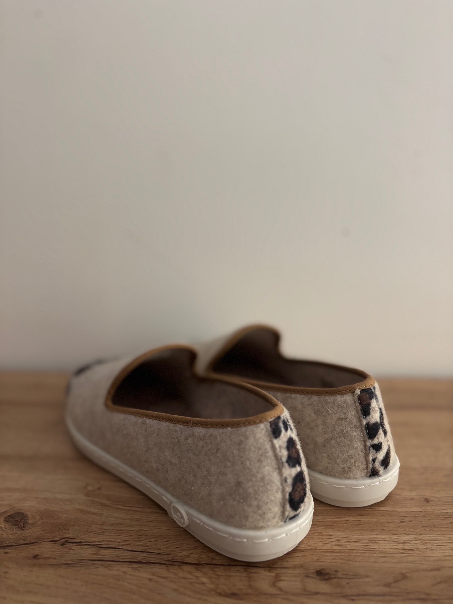 Chausson en laine beige léopard