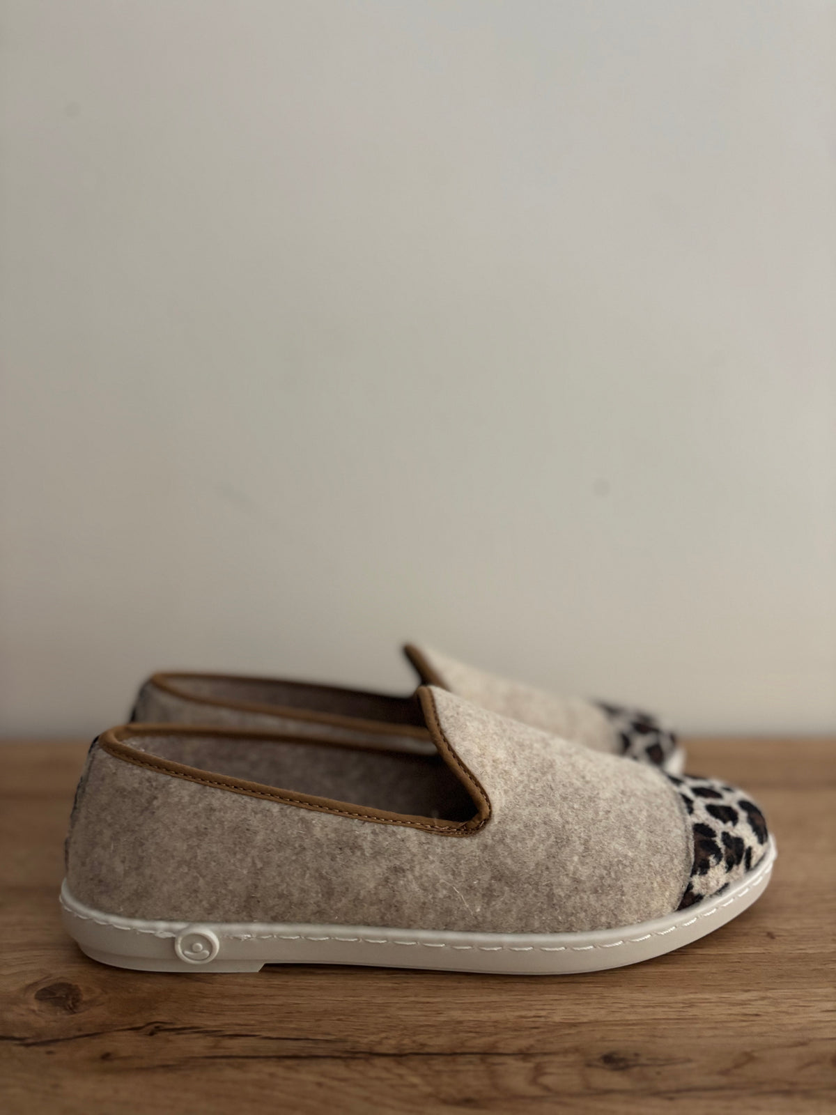 Chausson en laine beige léopard