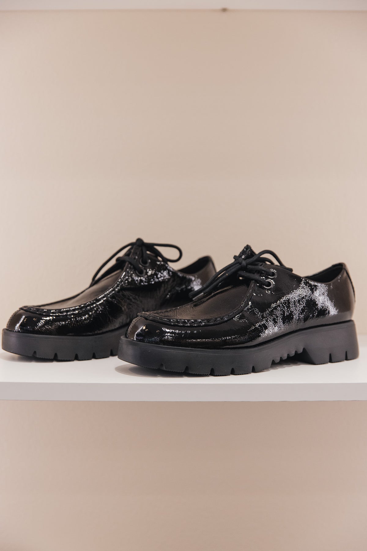 Sally en cuir vernis naplak noir