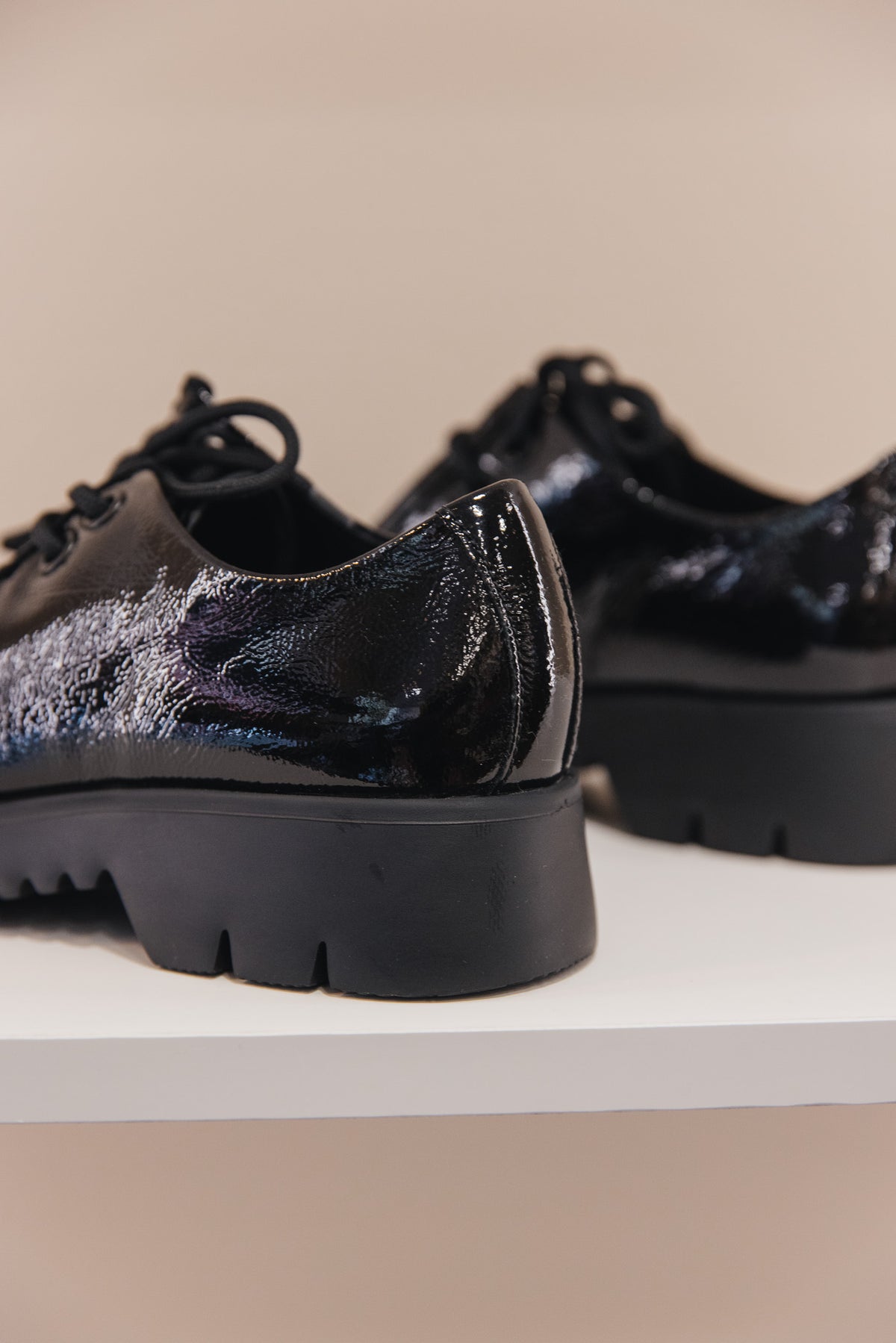 Sally en cuir vernis naplak noir