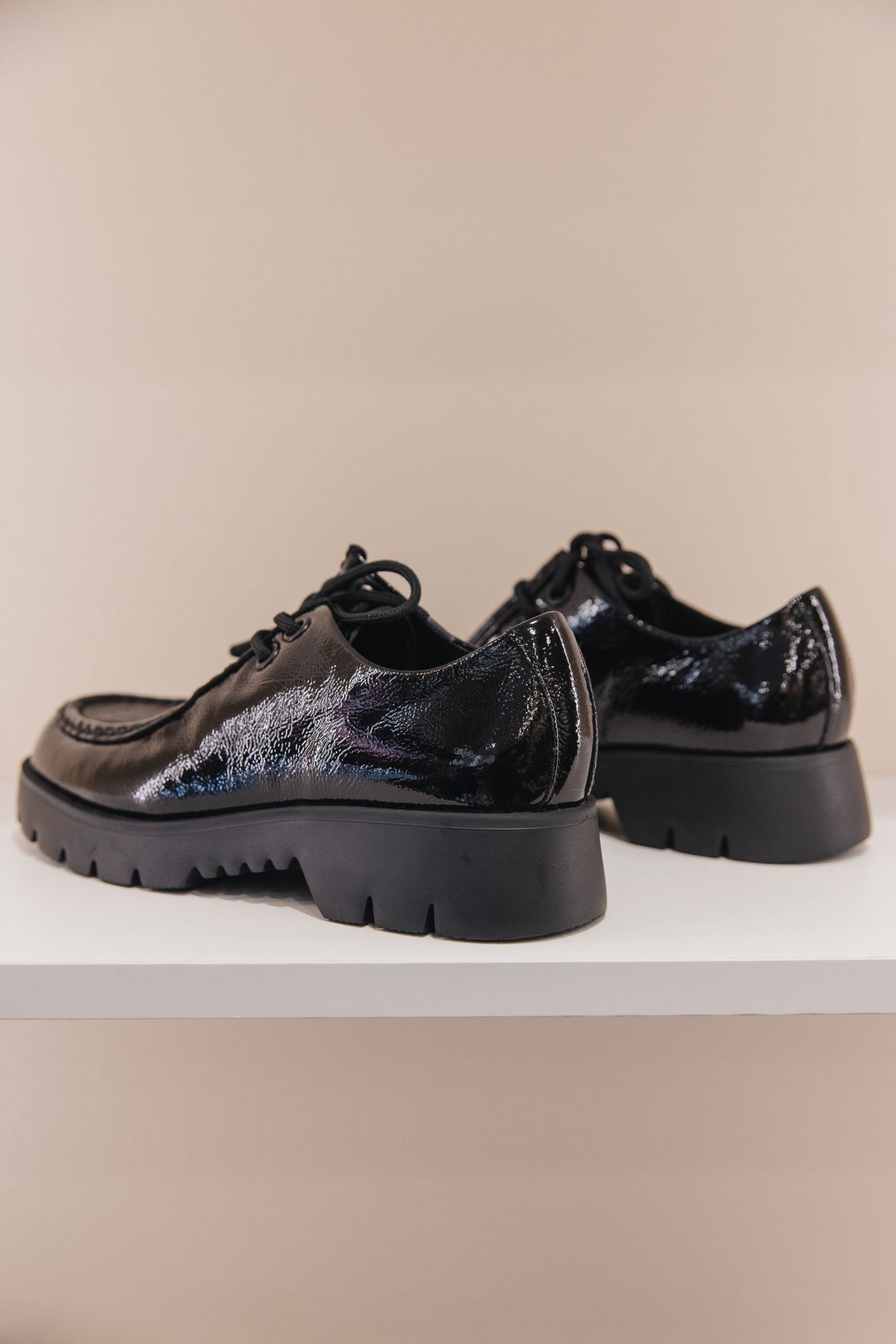 Sally en cuir vernis naplak noir