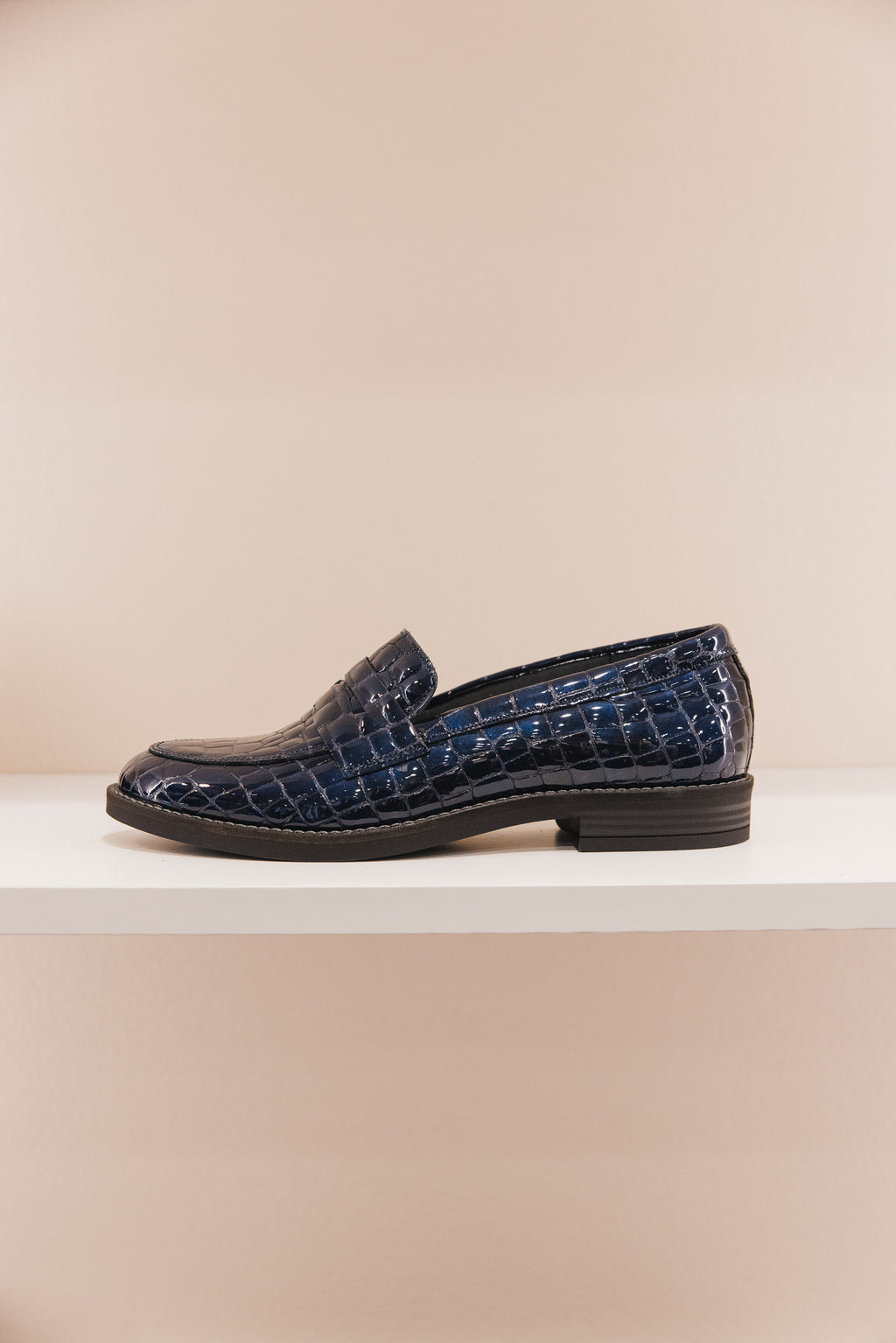 MY001/04 Mocassins croco vernis bleu marine