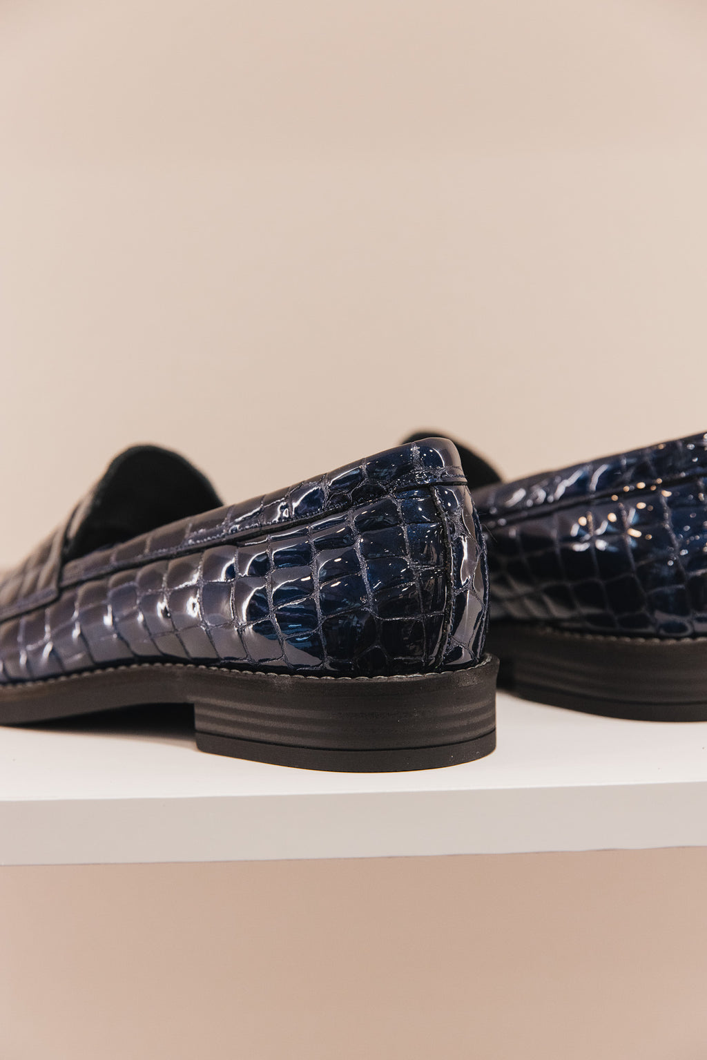 MY001/04 Mocassins croco vernis bleu marine