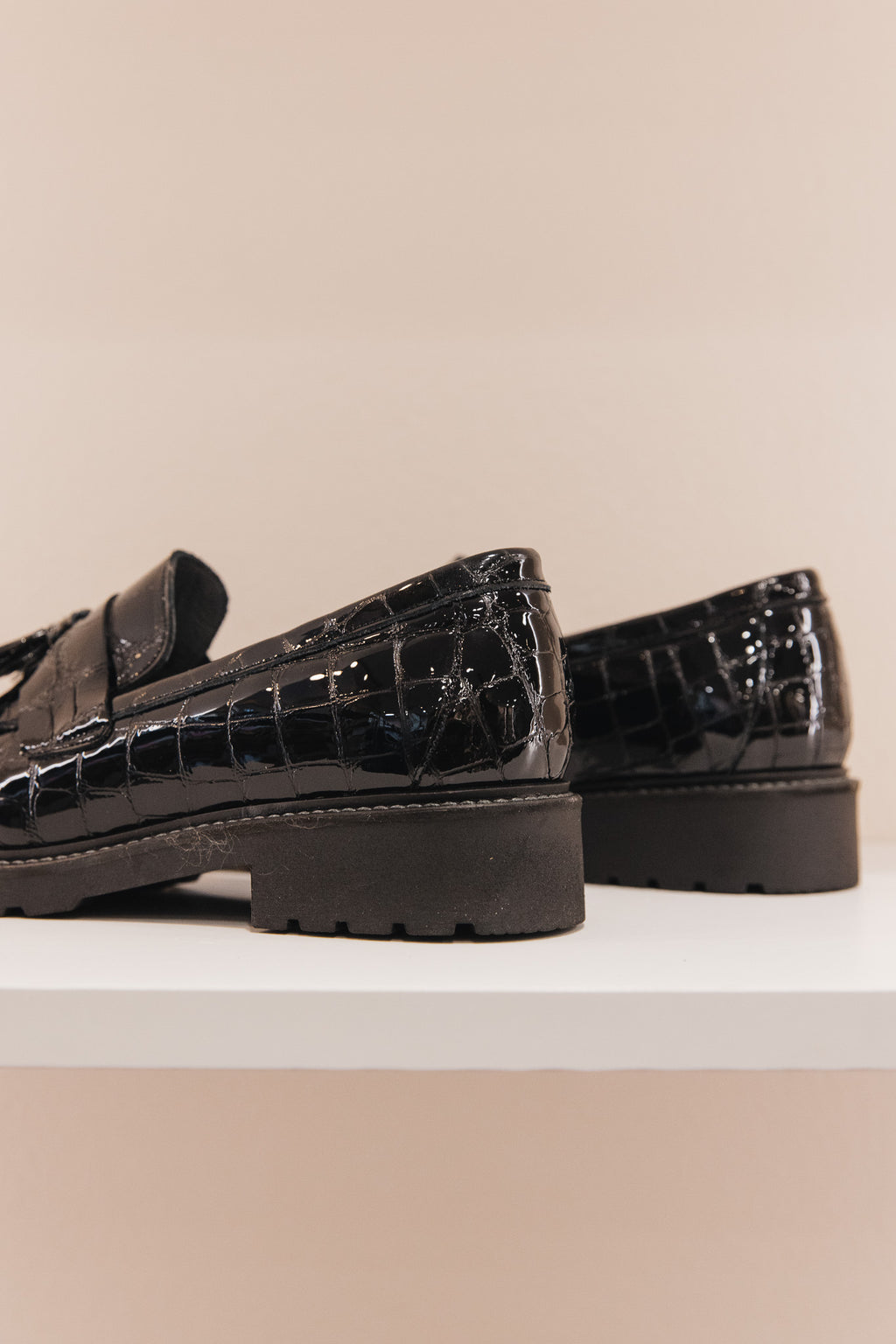 MY0014/07 Mocassins croco vernis noir