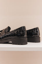 MY0014/07 Mocassins croco vernis noir
