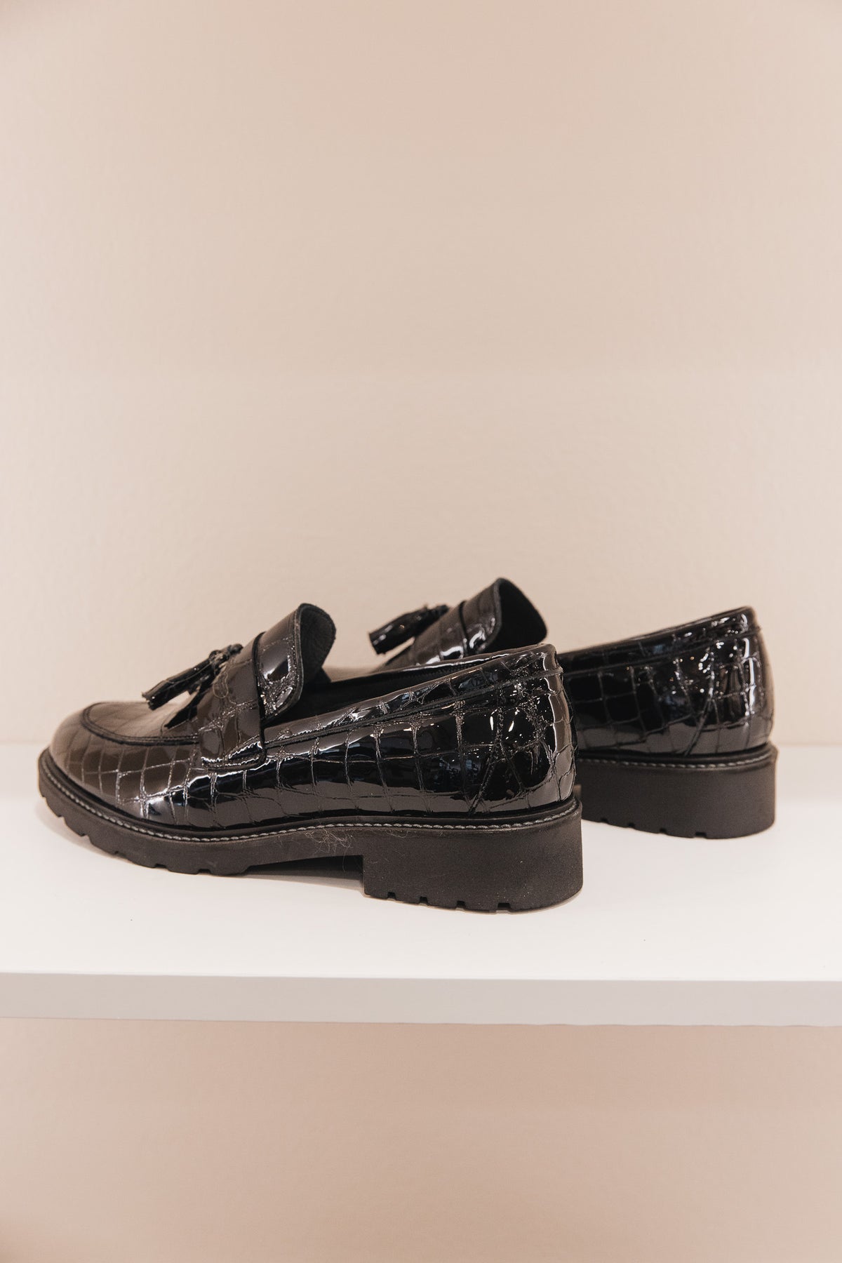 MY0014/07 Mocassins croco vernis noir