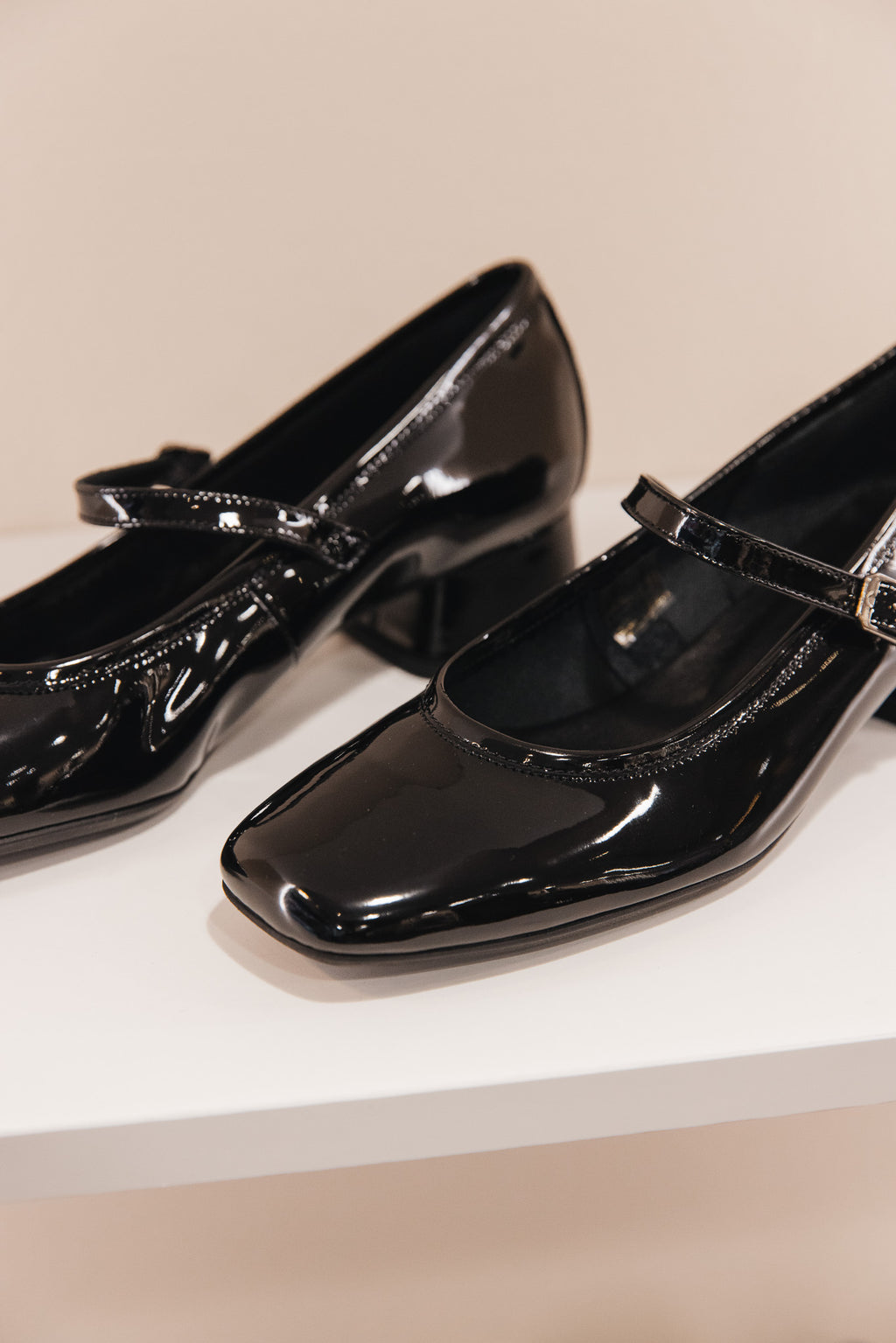 Kelly cuir vernis noir