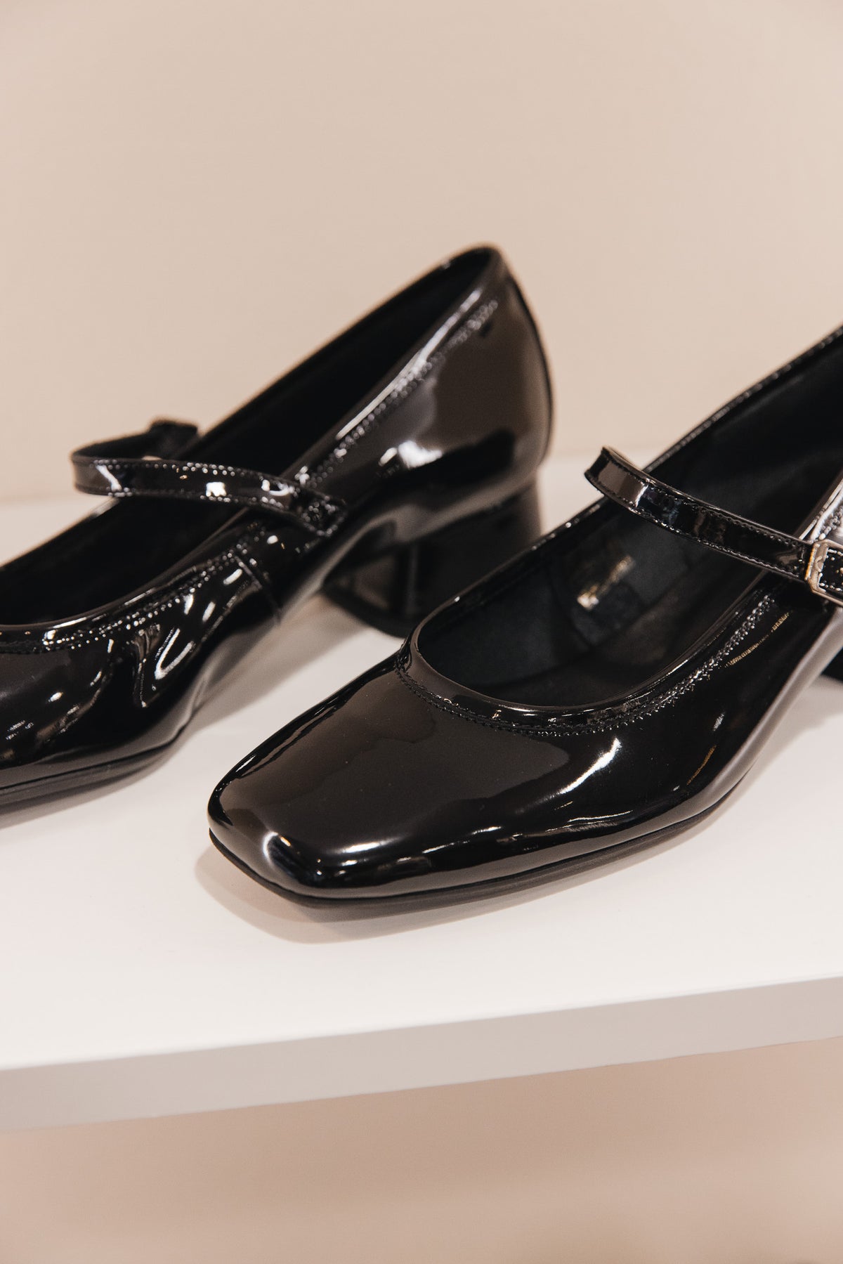Kelly cuir vernis noir