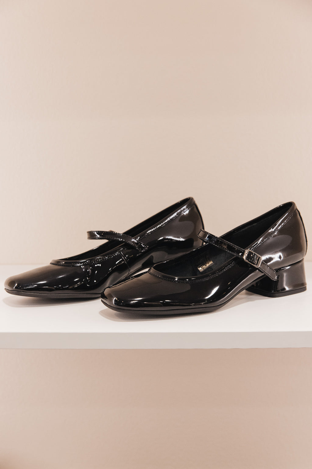 Kelly cuir vernis noir
