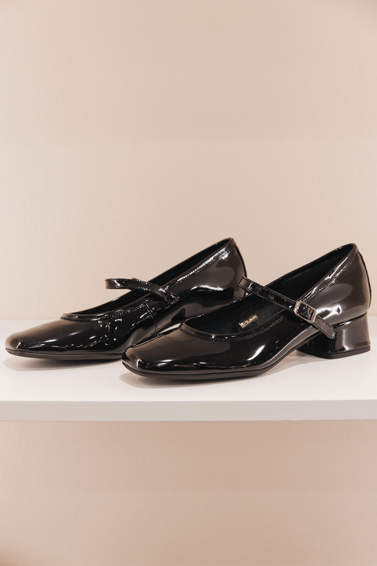 Kelly cuir vernis noir