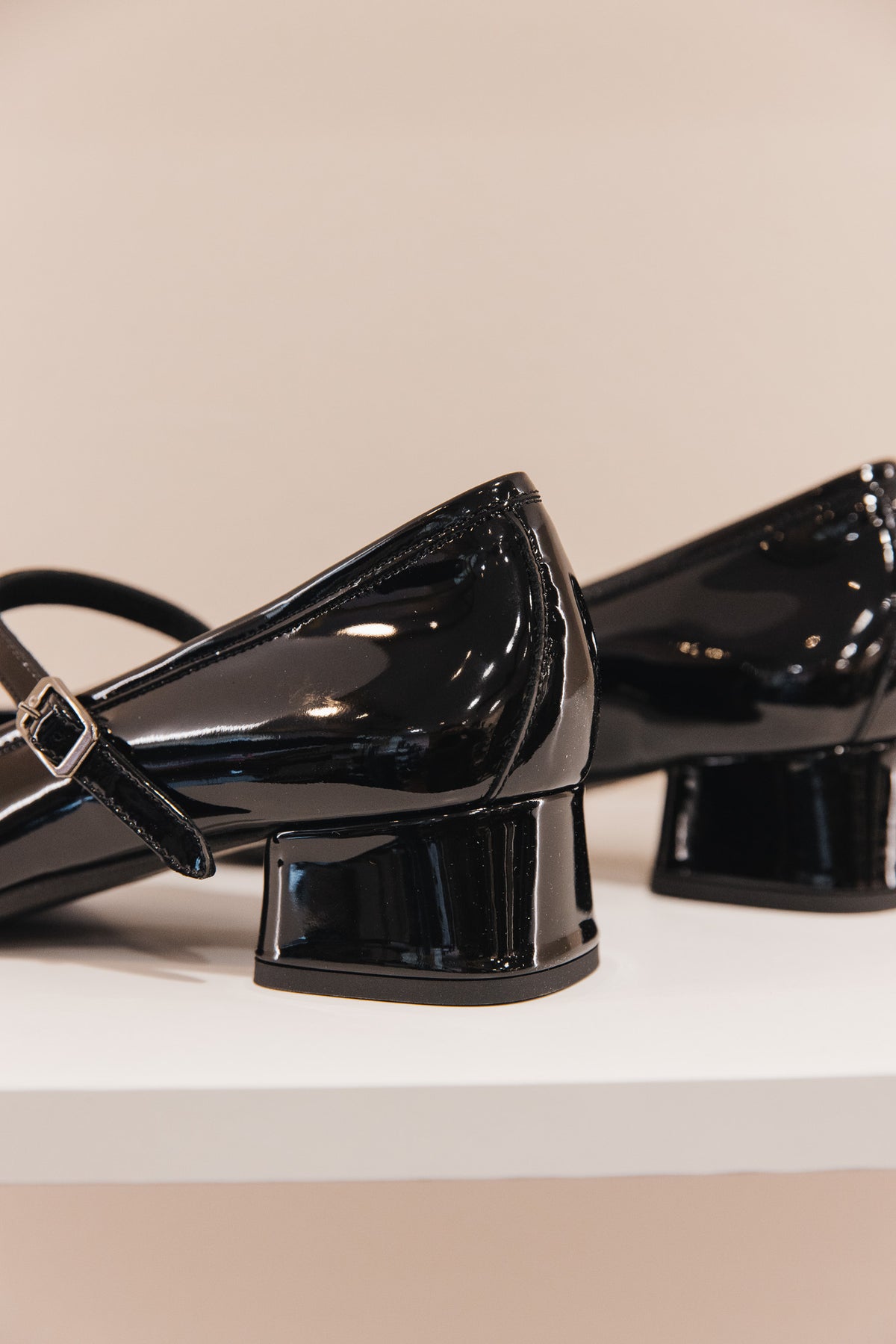 Kelly cuir vernis noir