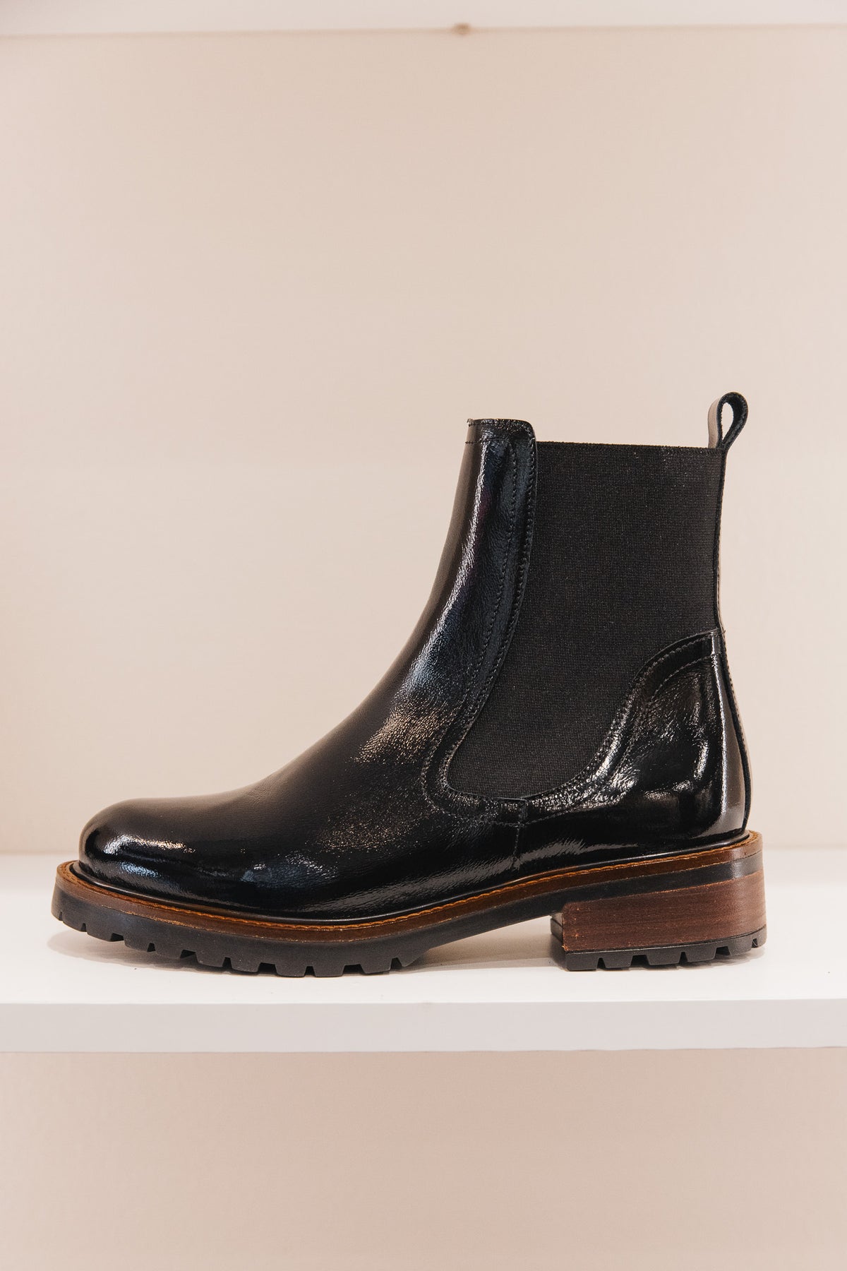 MY0064/41 Boots vernis fripe noir