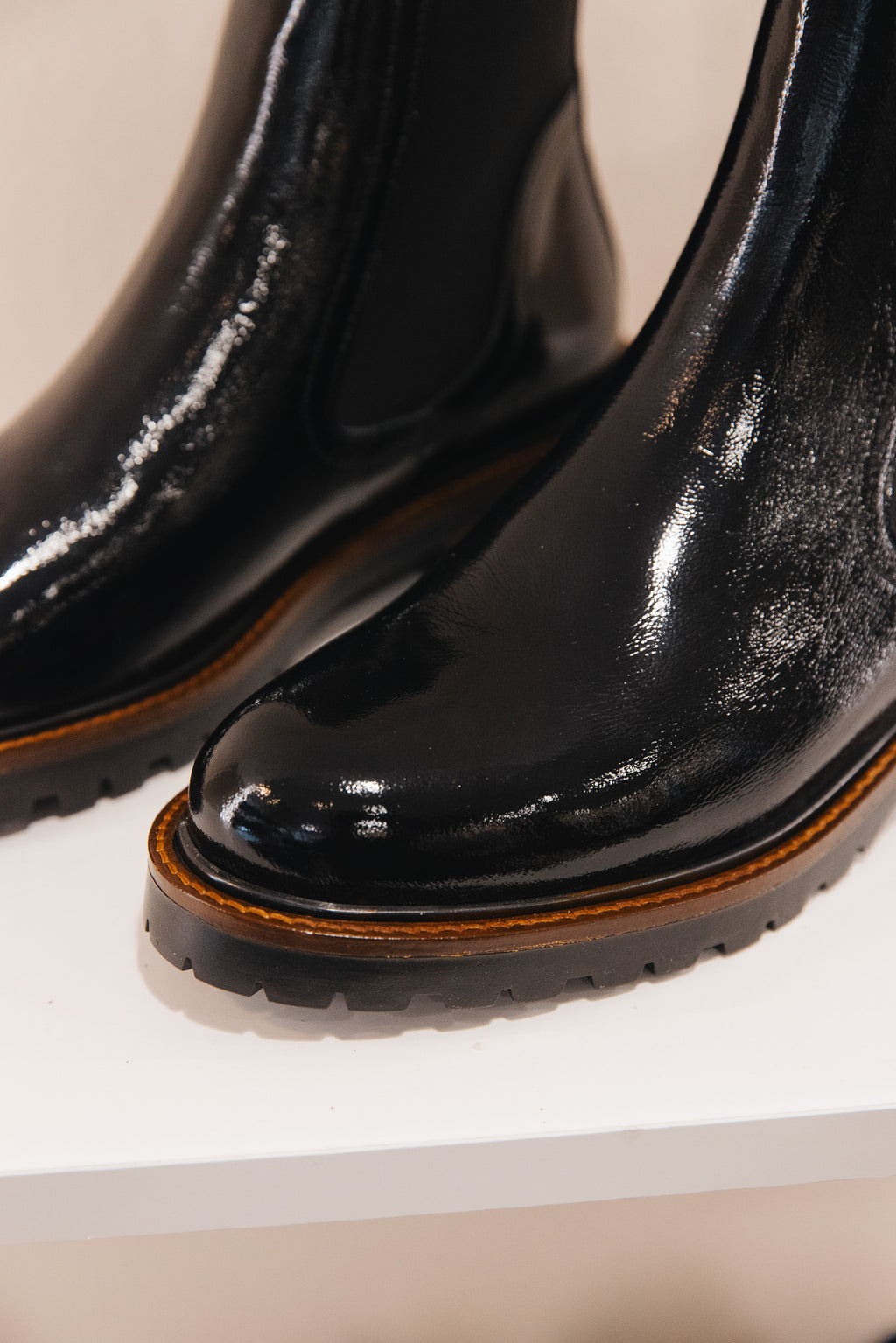 MY0064/41 Boots vernis fripe noir