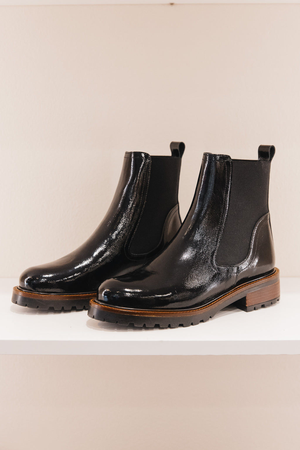 MY0064/41 Boots vernis fripe noir
