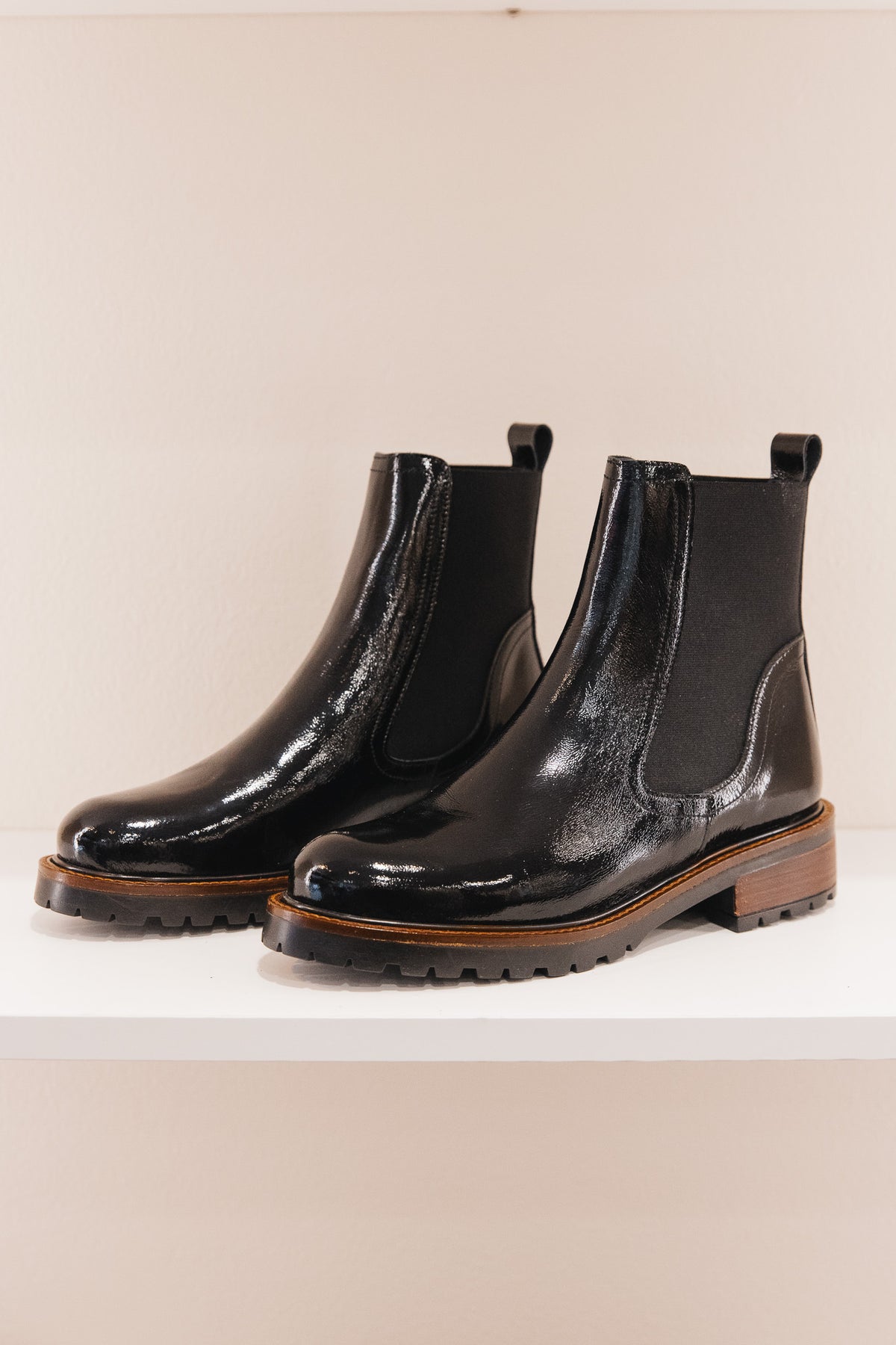 MY0064/41 Boots vernis fripe noir