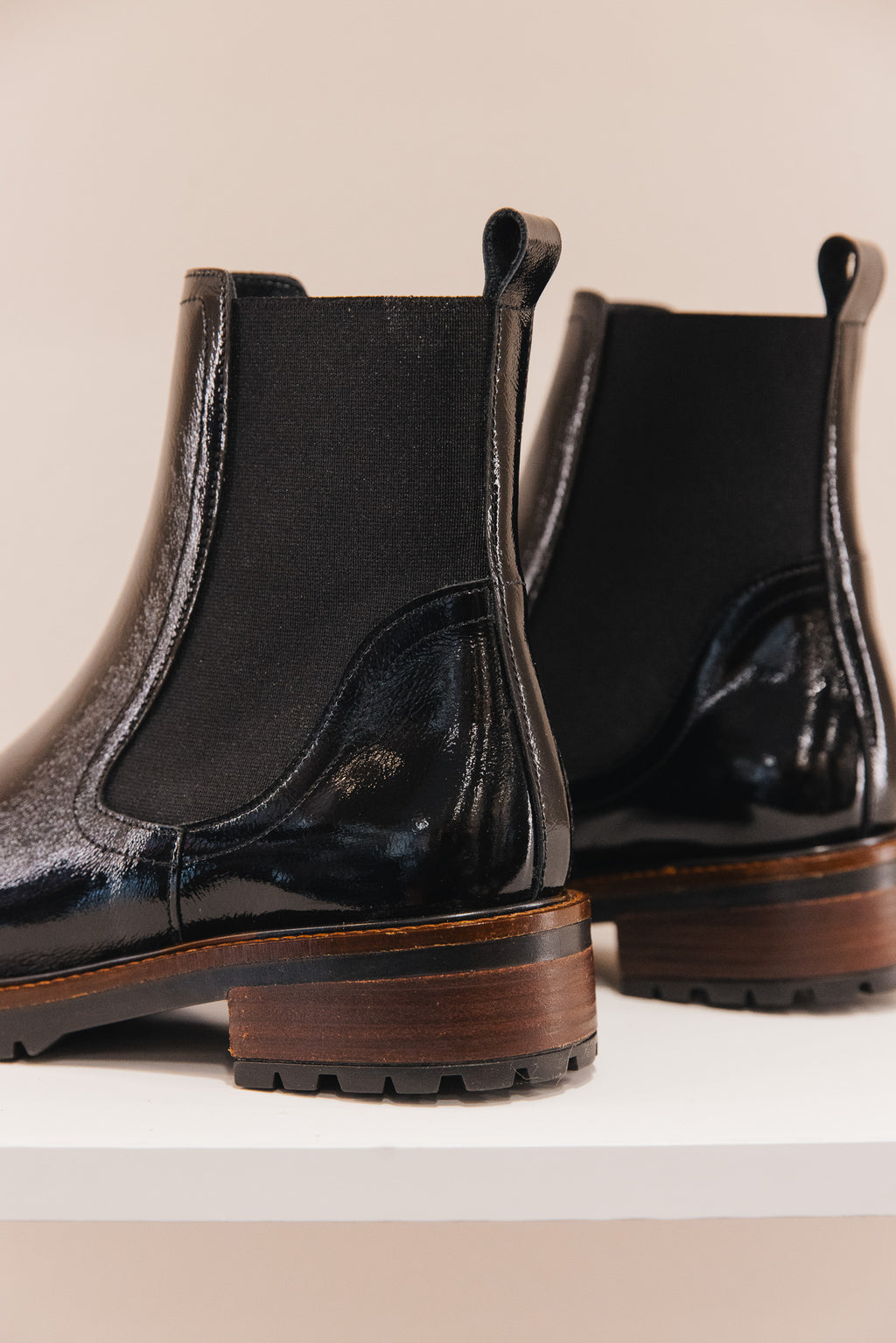 MY0064/41 Boots vernis fripe noir