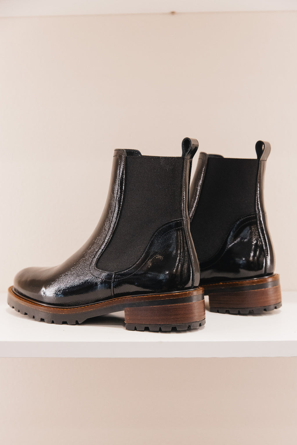 MY0064/41 Boots vernis fripe noir