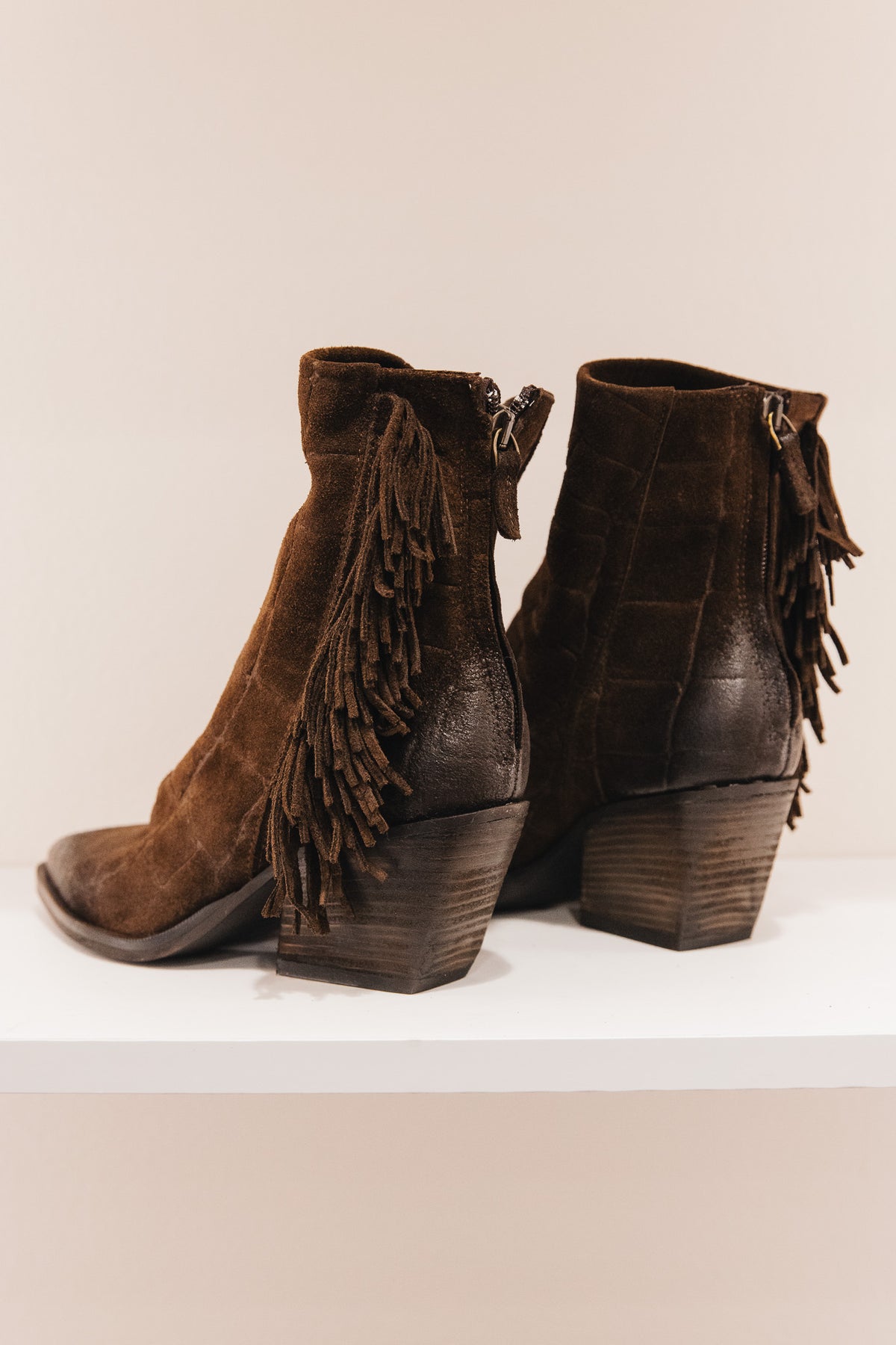M702 Bottines en daim chocolat effet croco