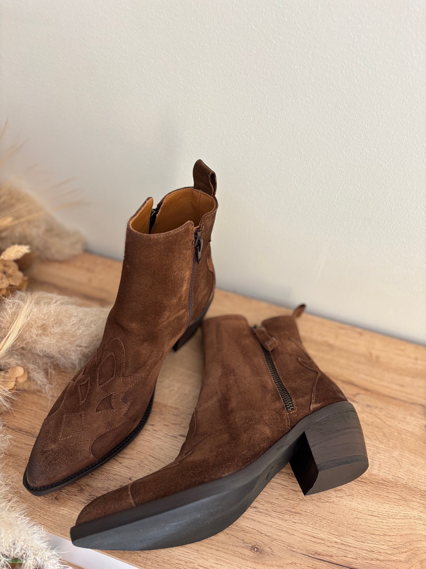 9516 Bottine en daim cognac