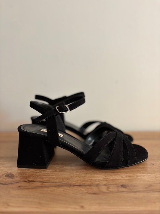 868 NOIR