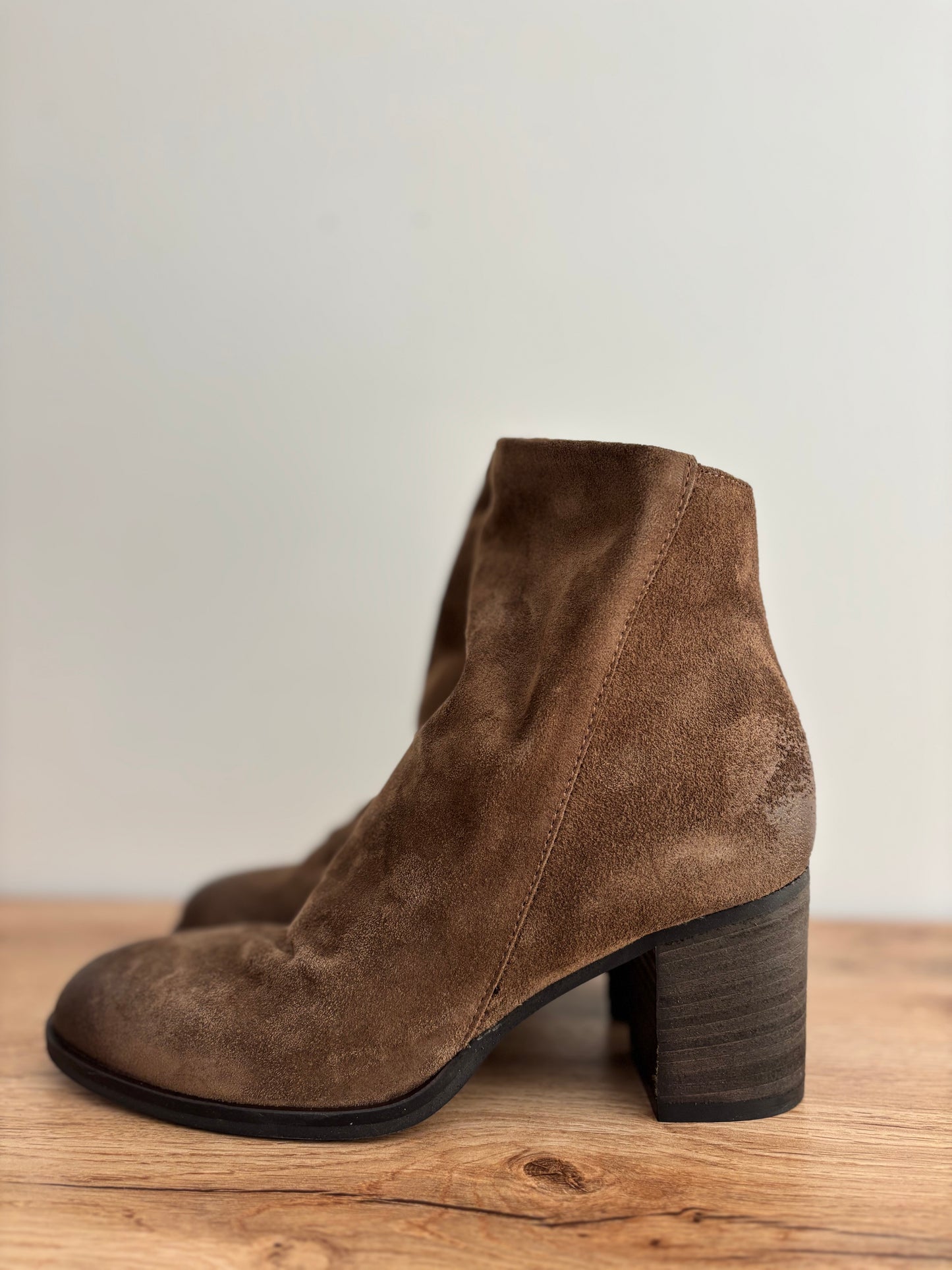 M796 Bottines en daim Amelie
