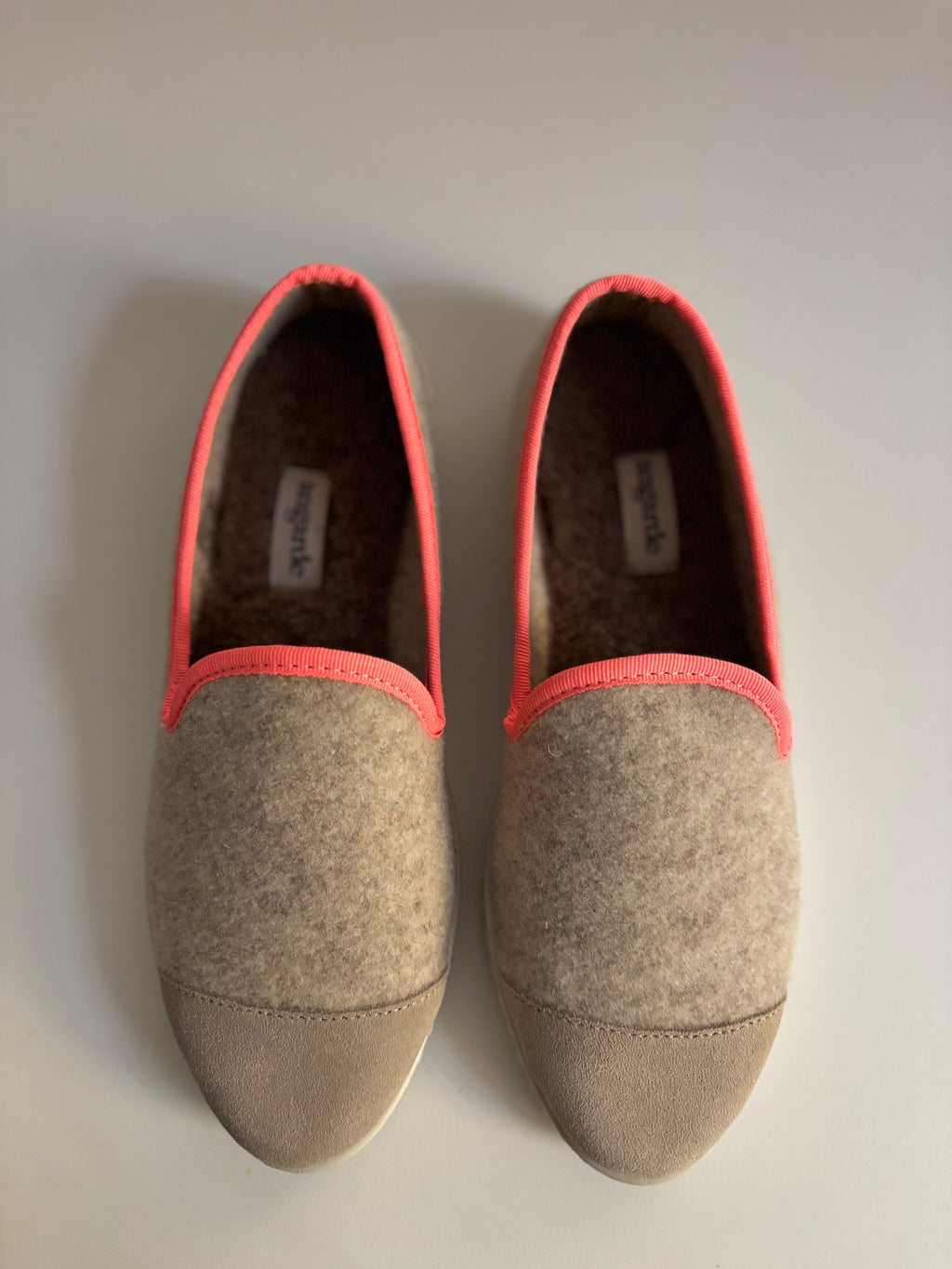 Chausson en laine beige rose fluo