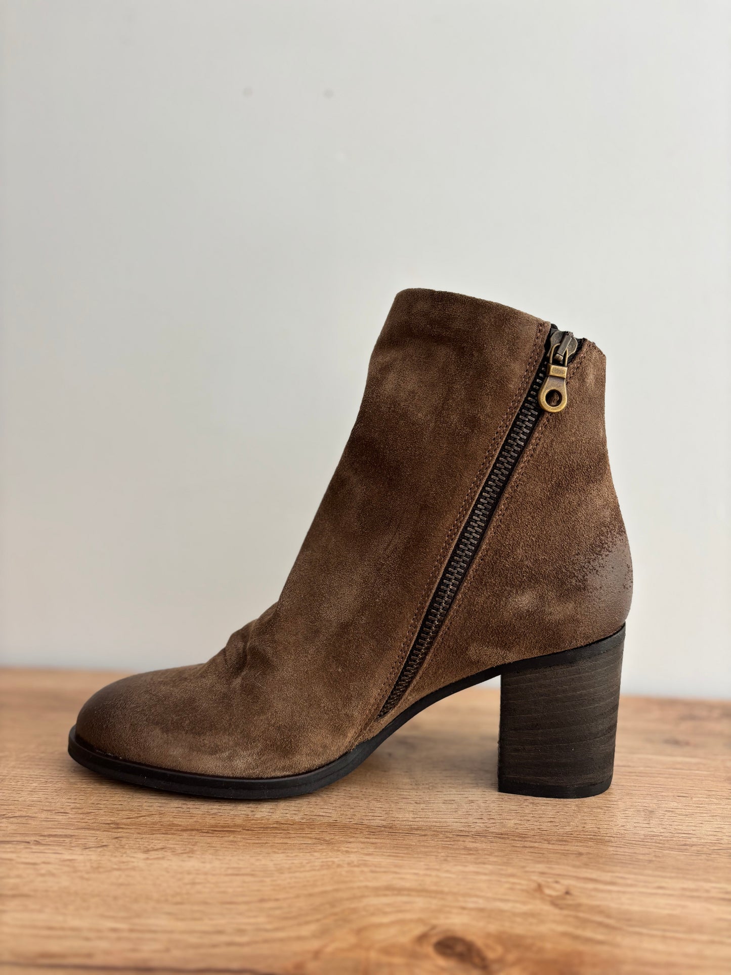 M796 Bottines en daim Amelie