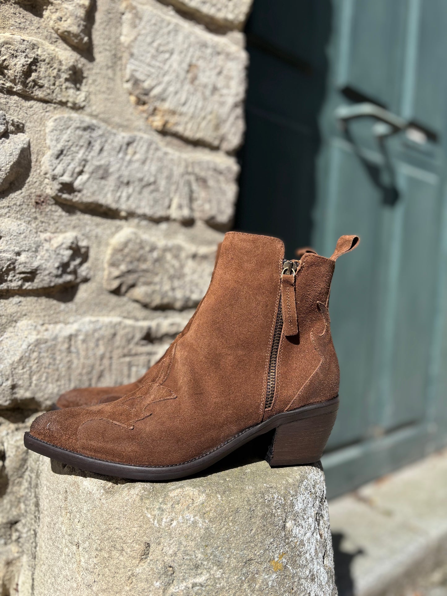 9516 Bottine en daim cognac