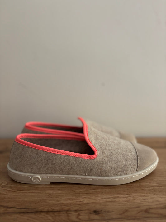 Chausson en laine beige rose fluo