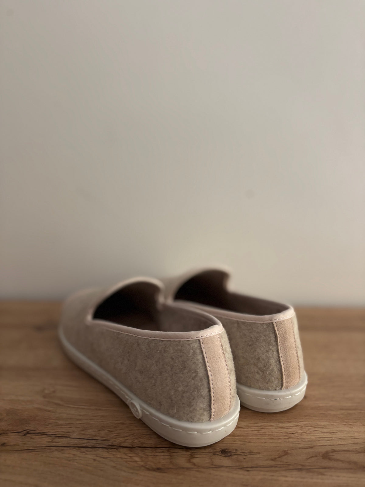 Chausson en laine beige et rose poudré