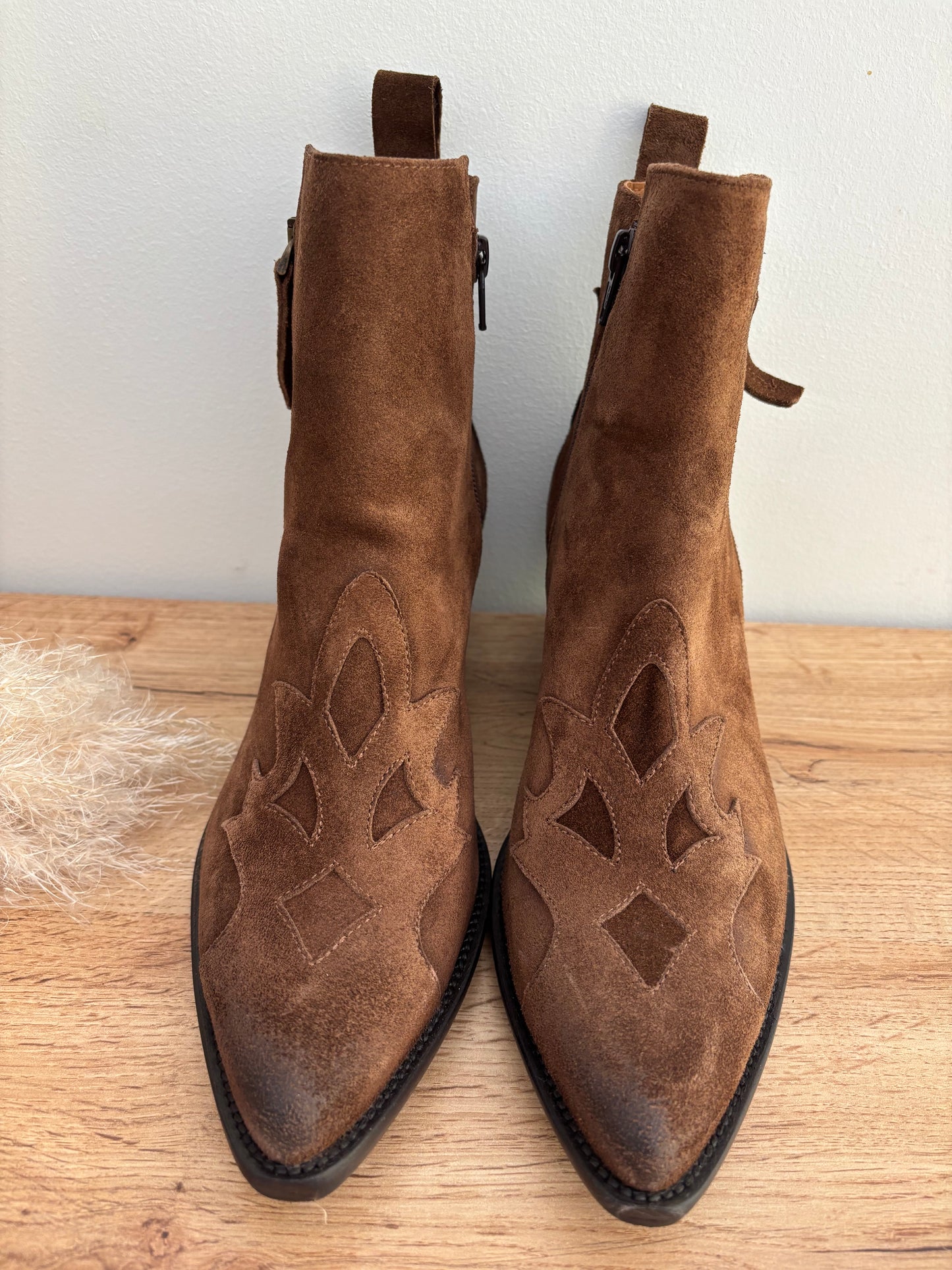 9516 Bottine en daim cognac