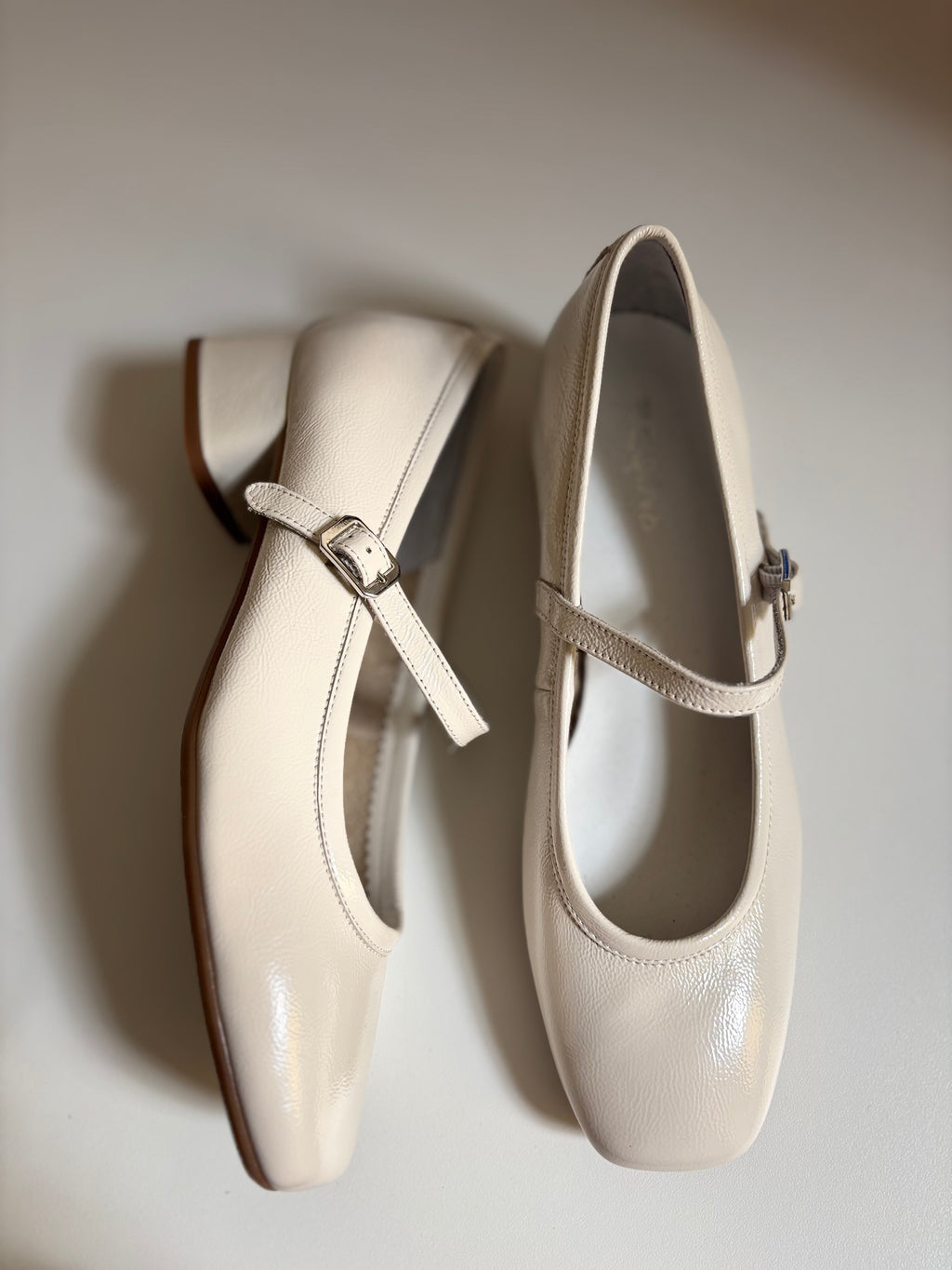 KELLY NAPLAK OFF WHITE