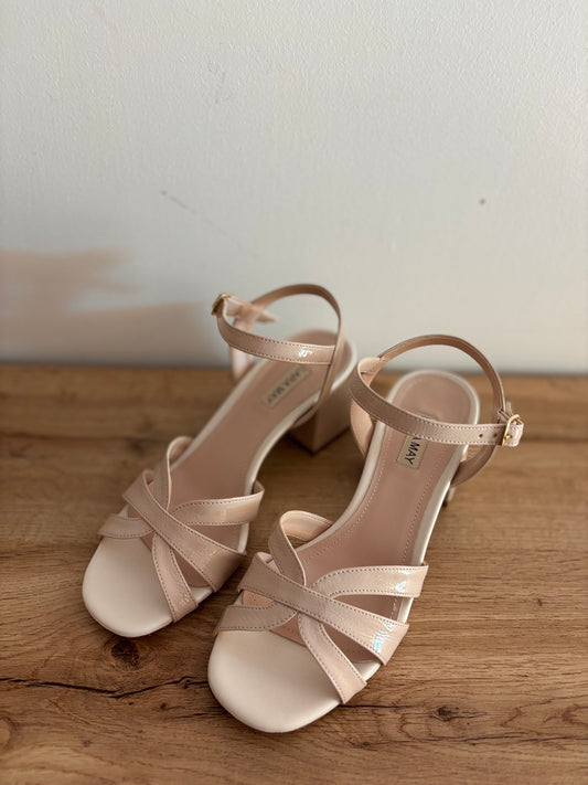 868 NUDE