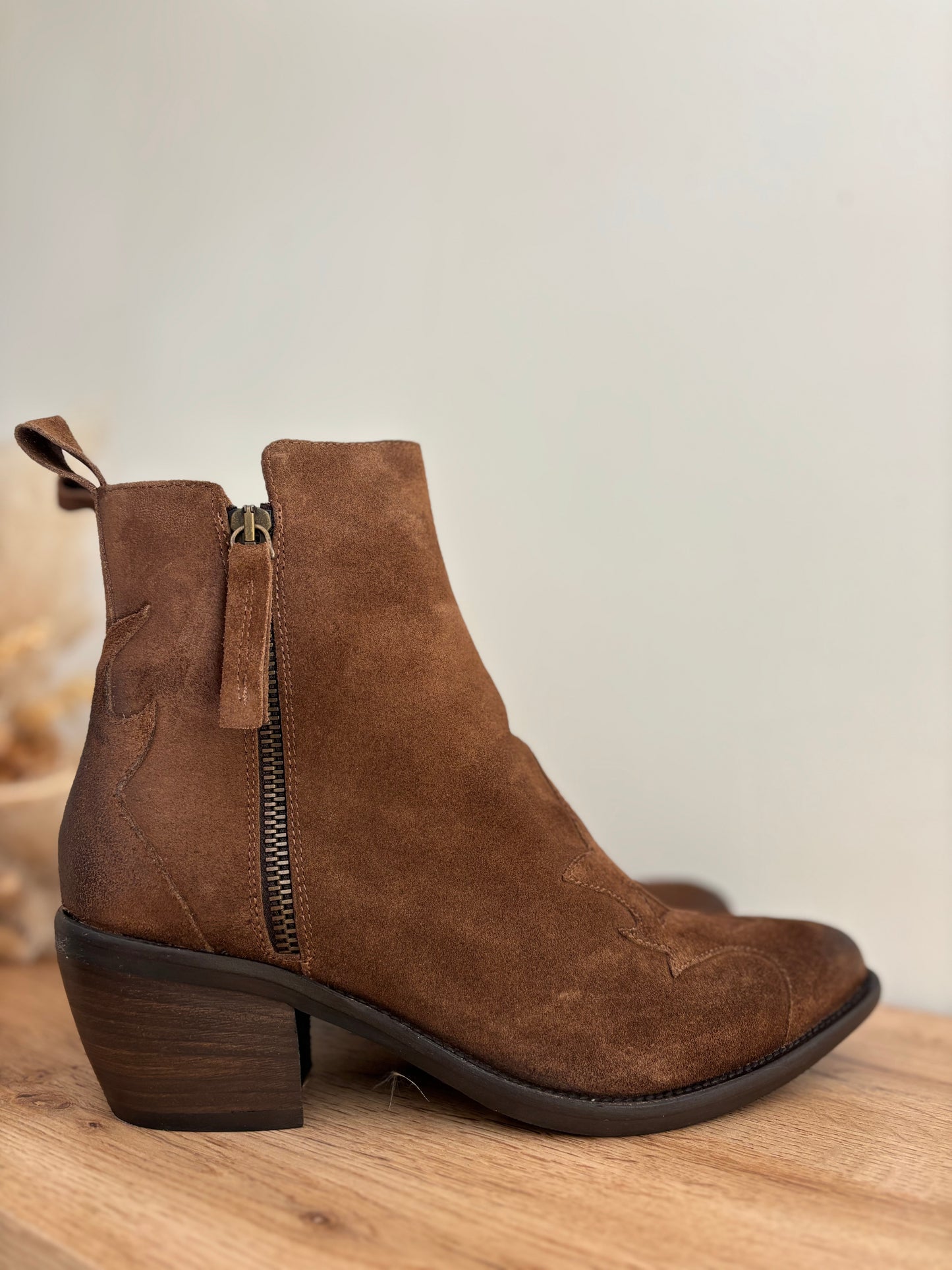 9516 Bottine en daim cognac