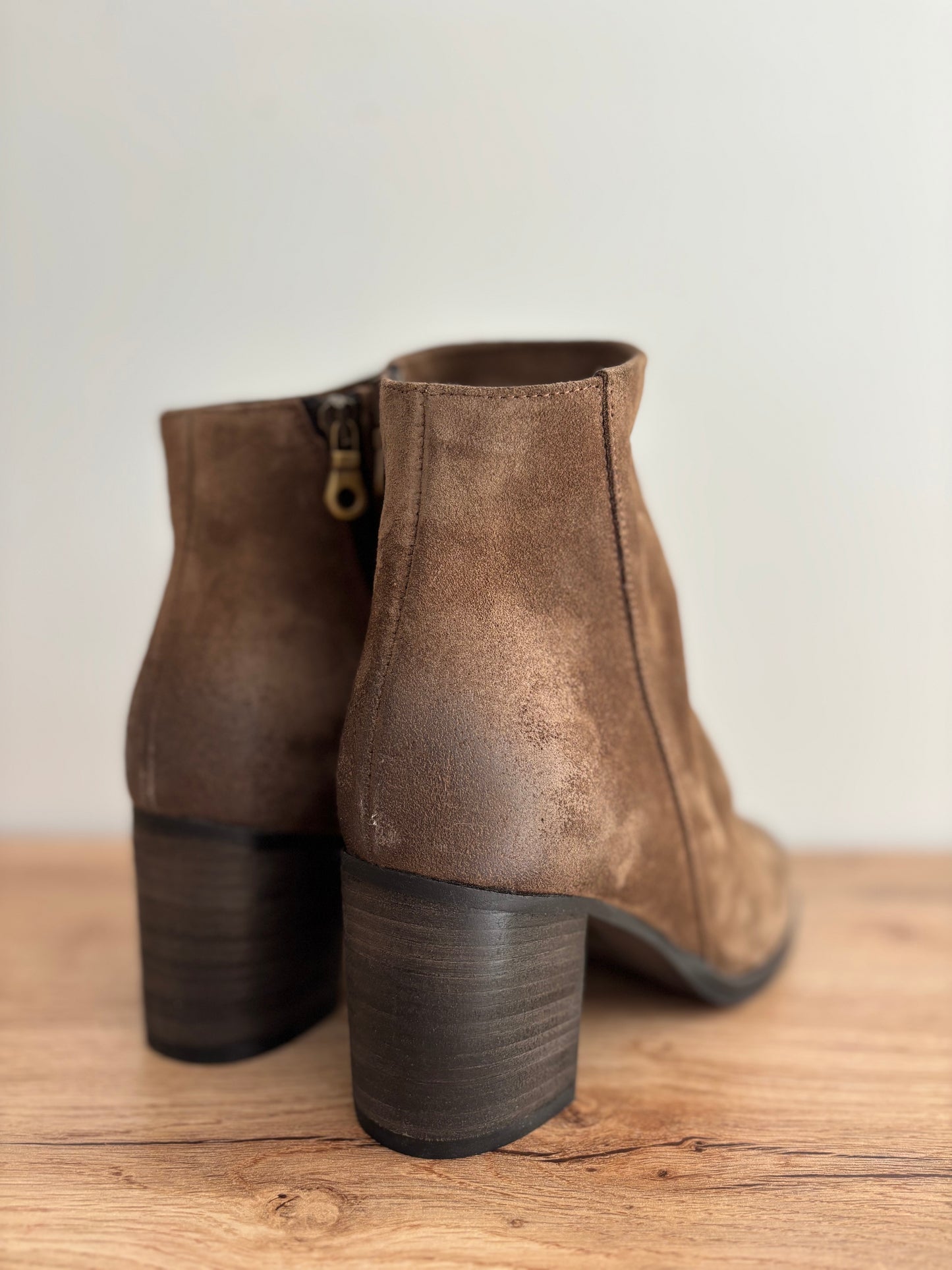 M796 Bottines en daim Amelie