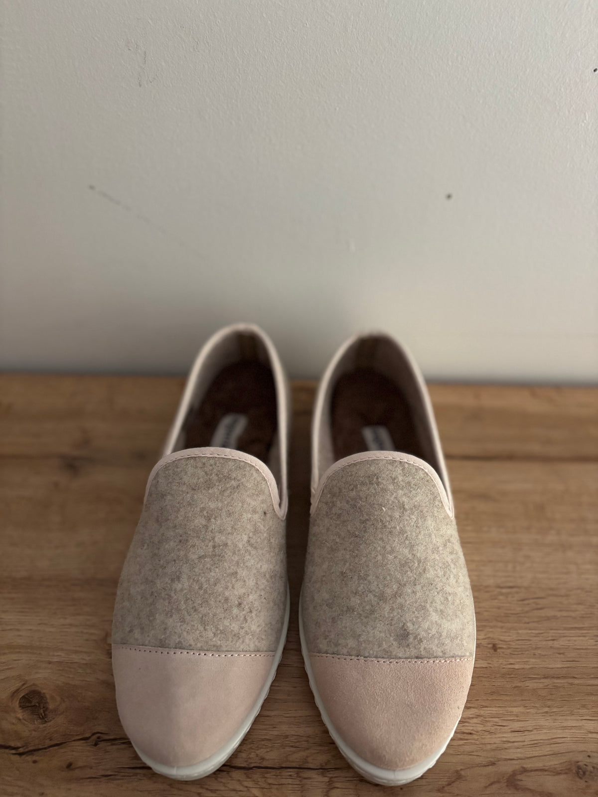 Chausson en laine beige et rose poudré